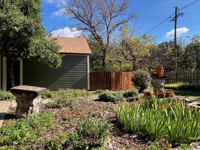 $420,000 | 1424 New York Street, Lawrence, KS 66044