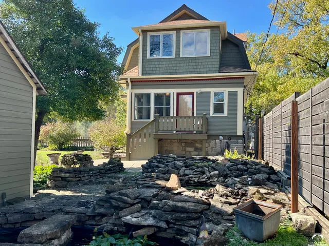 $420,000 | 1424 New York Street, Lawrence, KS 66044