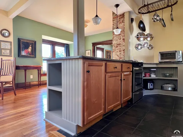 $420,000 | 1424 New York Street, Lawrence, KS 66044