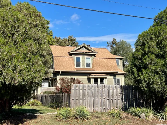 $420,000 | 1424 New York Street, Lawrence, KS 66044