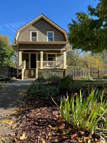 $420,000 | 1424 New York Street, Lawrence, KS 66044