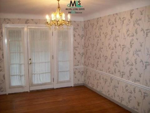 1737 Hawthorne Road Grosse Pointe, MI 48236 - Photo 5 of 12 595173-4.JPG
