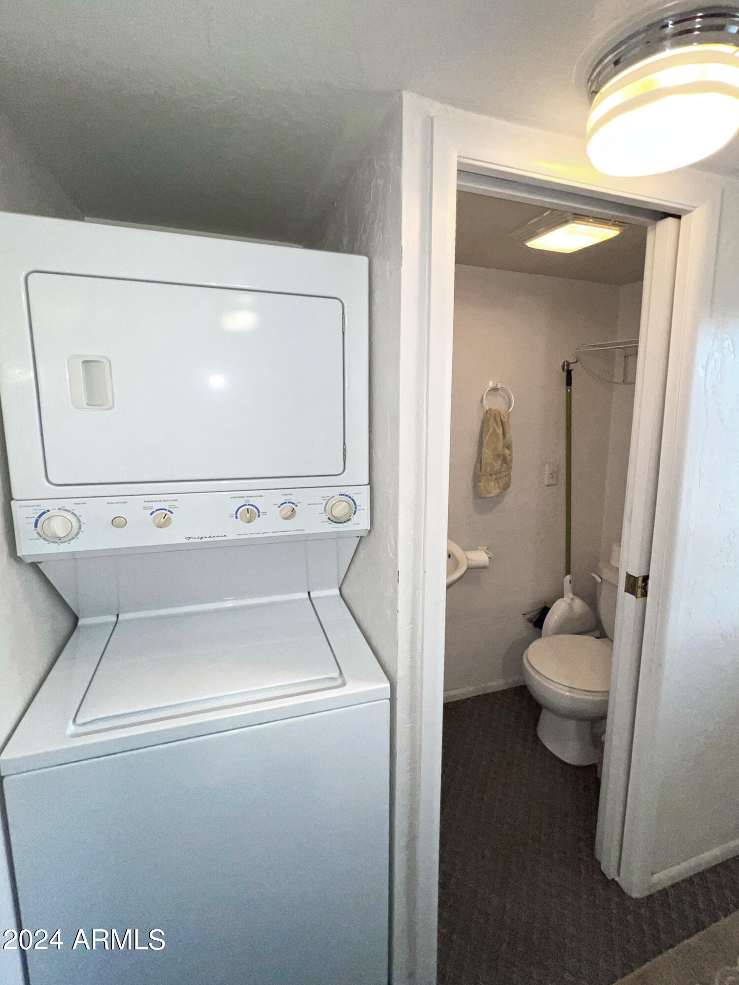 17200 West Bell Road, Unit 1473 Surprise, AZ 85374 - Photo 5 of 11 WD and toilet