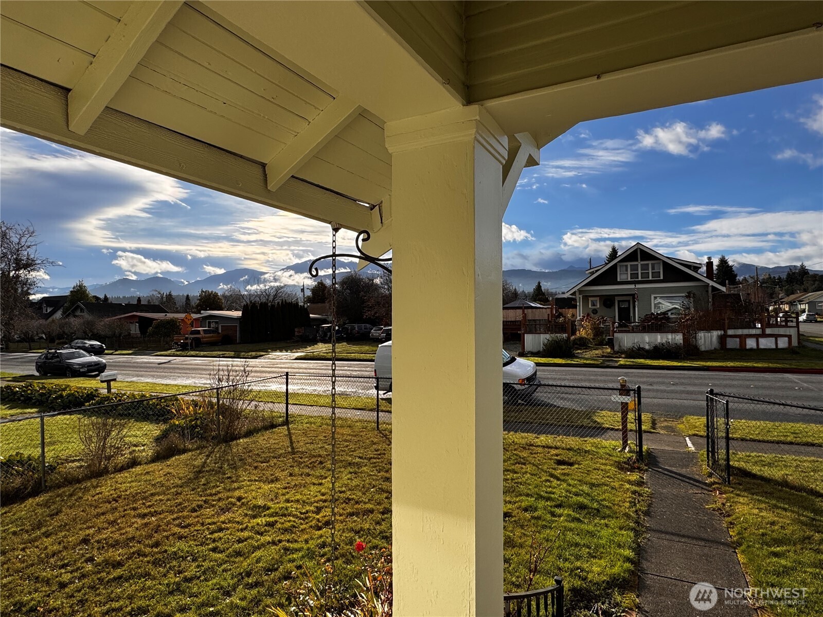 239 West 5th Street Port Angeles, WA 98362 - Photo 4 of 34