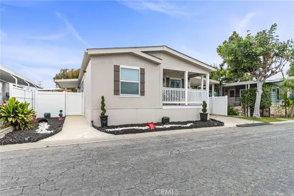$634,999 | 3595 Santa Fe Avenue, Unit 26, Long Beach, CA 90810
