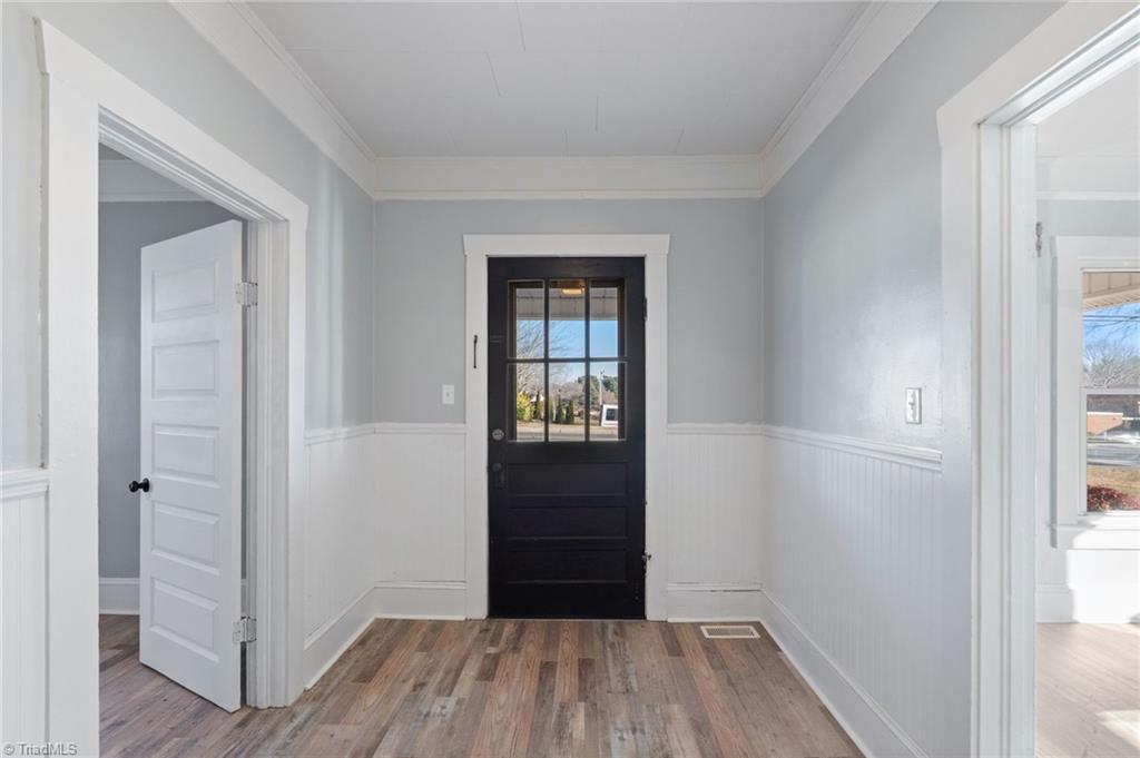 2722 Darrow Road Walkertown, NC 27051 - Photo 12 of 37