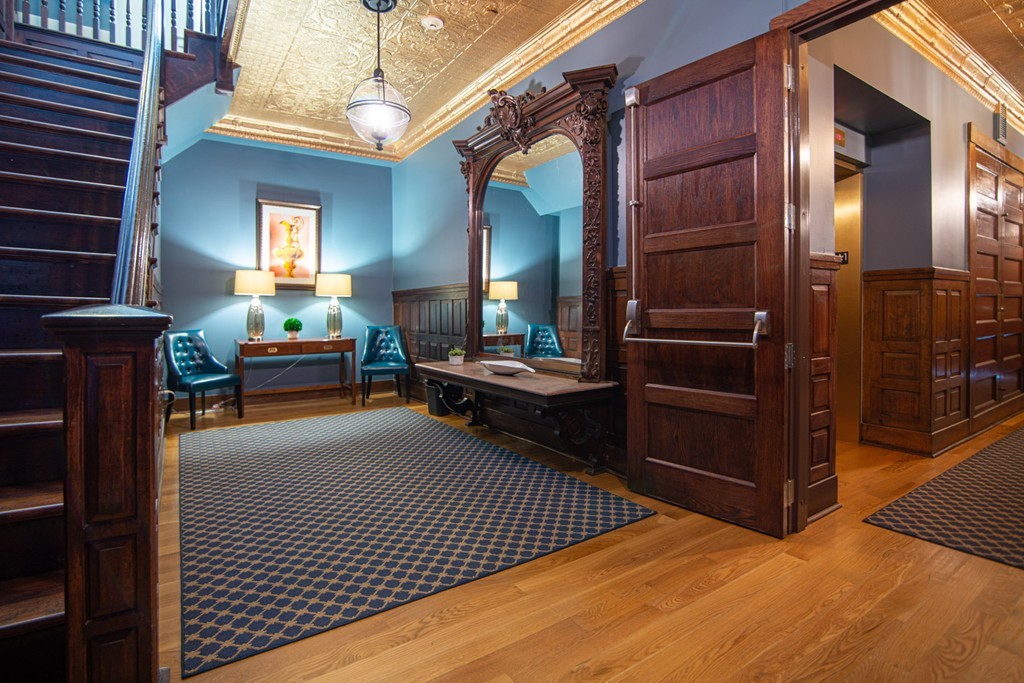 423 Hope Street, Unit 1A Bristol, RI 02809 - Photo 3 of 26 a lobby with furniture and rug