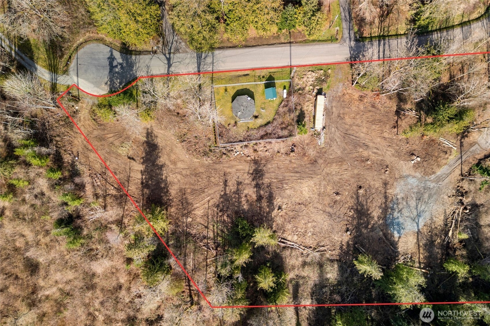 7220 Cliffside Lane Sedro-Woolley, WA 98284 - Photo 25 of 37 a front view of a house with garden
