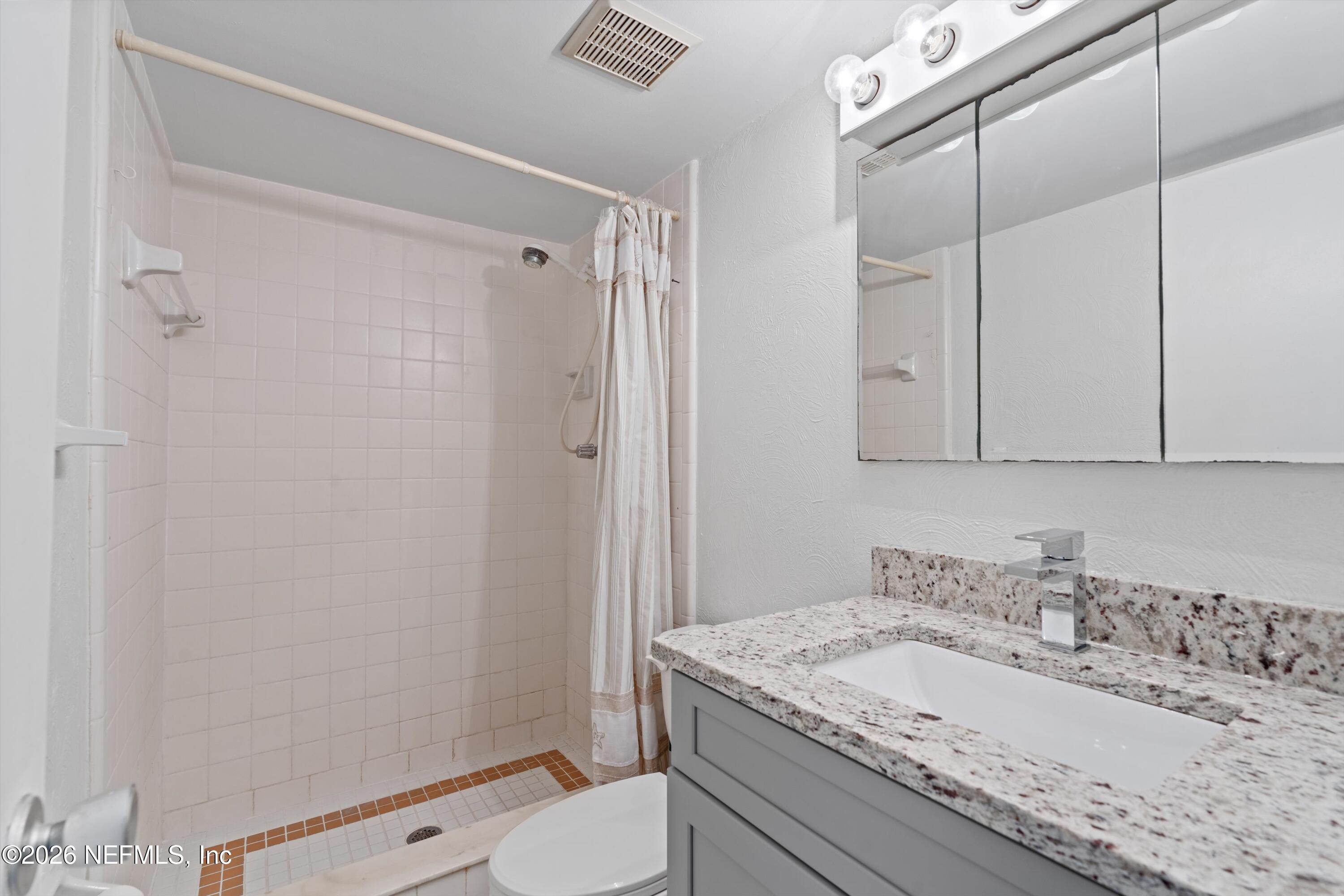 11 Dondanville Road, Unit 3 St. Augustine, FL 32080 - Photo 4 of 25 04-Guest Bath