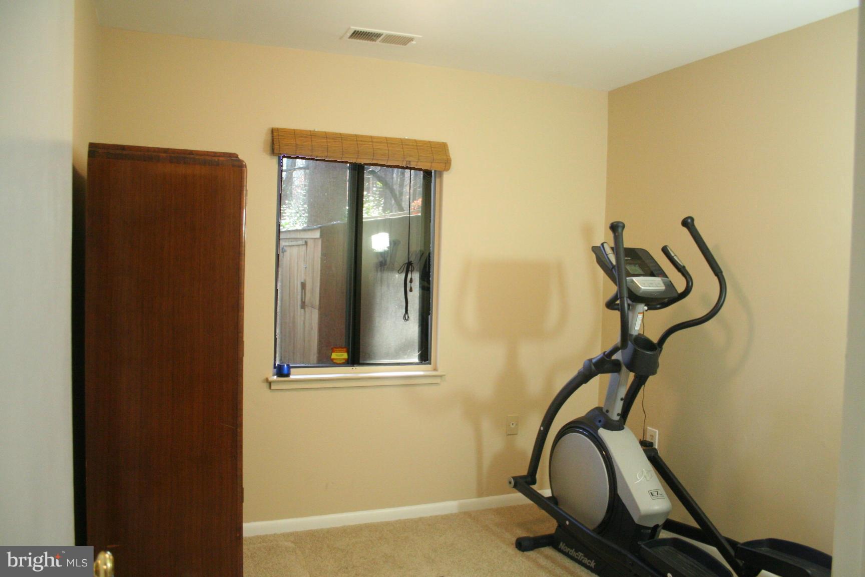 2253 Chestnut Burr Court Reston, VA 20191 - Photo 11 of 17 Bedroom
