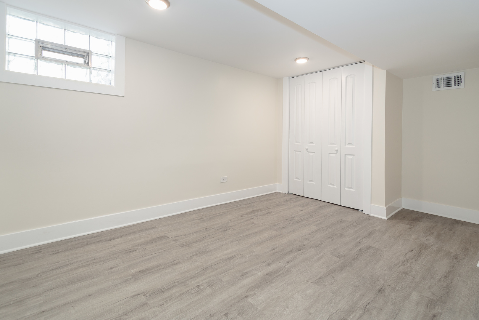 601 Pine Street Deerfield, IL 60015 - Photo 13 of 23 an empty room with wooden floor and windows