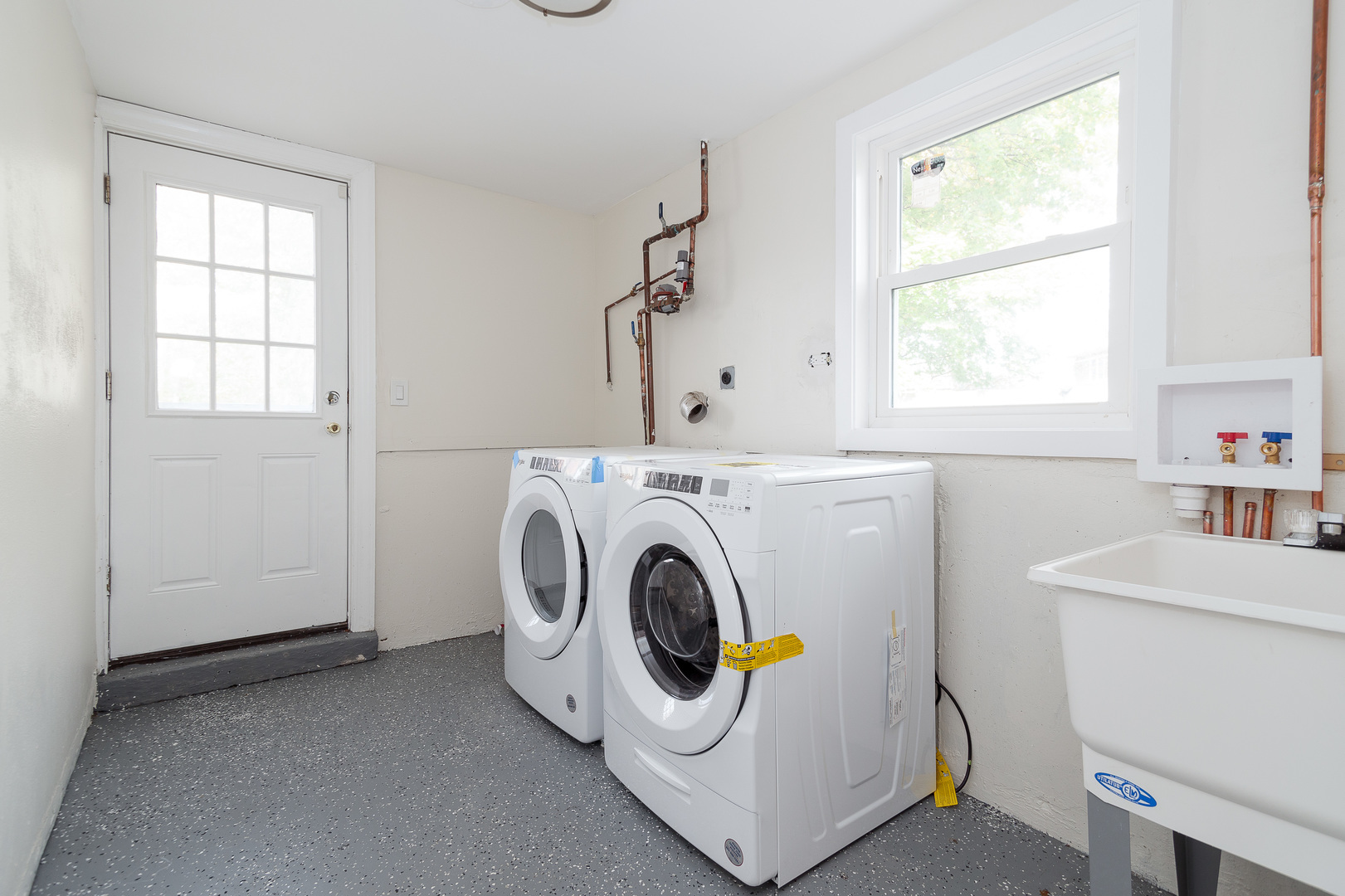 601 Pine Street Deerfield, IL 60015 - Photo 17 of 23 a utility room with dryer and washer
