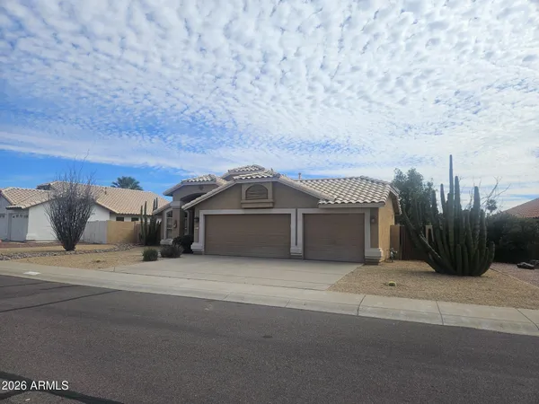 $2,550 | 7873 West Adobe Drive, Glendale, AZ 85308