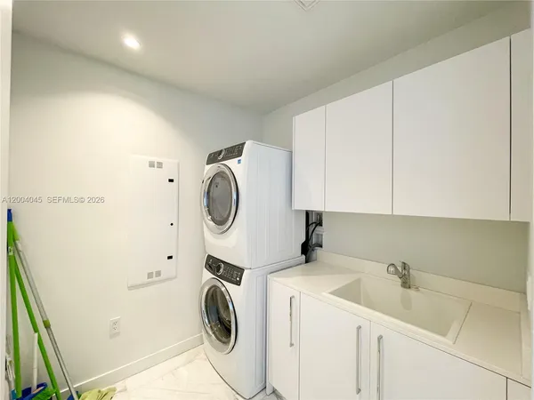 $36,000 | 15701 Collins Avenue, Unit 1205, Sunny Isles Beach, FL 33160
