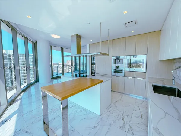$36,000 | 15701 Collins Avenue, Unit 1205, Sunny Isles Beach, FL 33160