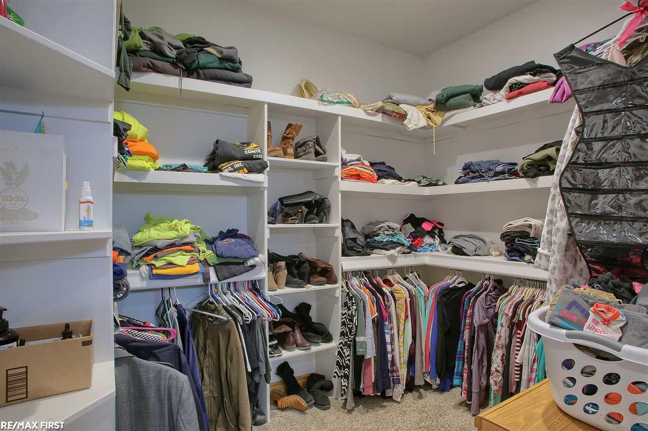 9844 Division Columbus, MI 48063 - Photo 21 of 48 31372147-20.JPG
