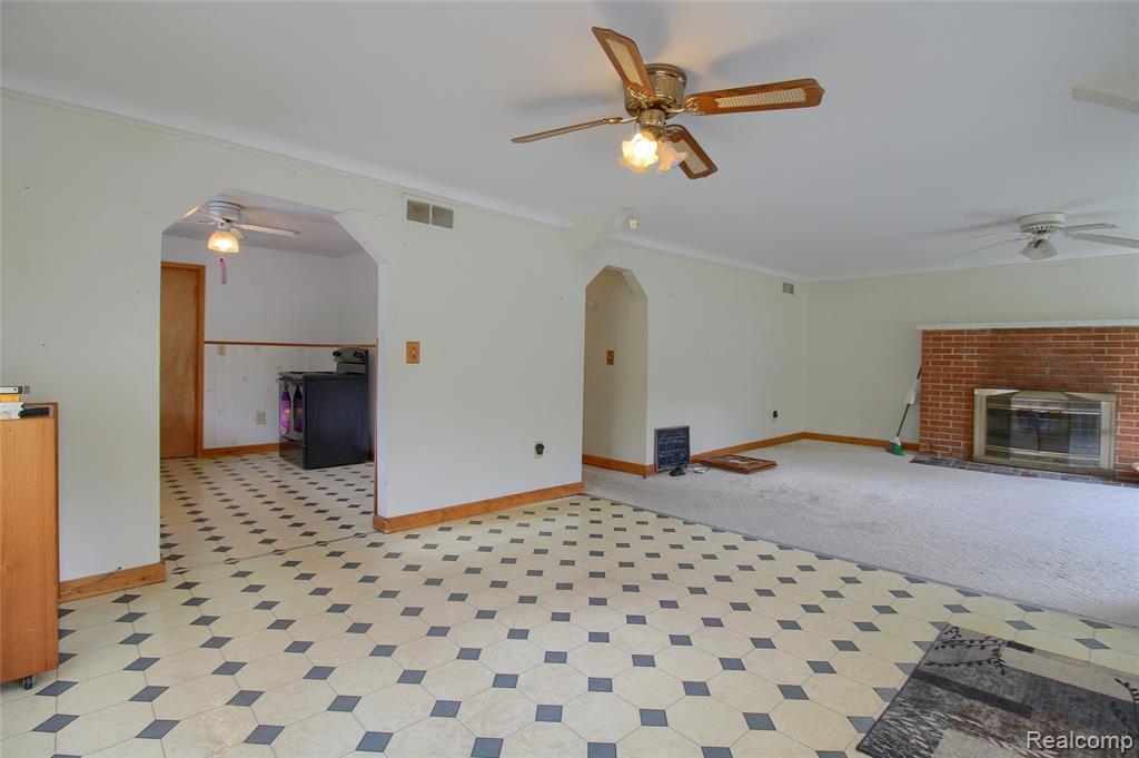 30977 West Road New Boston, MI 48164 - Photo 9 of 58 Gallery Image 9