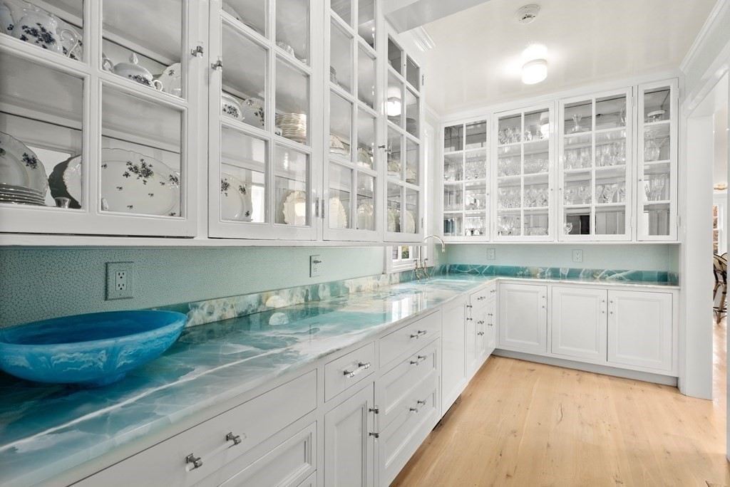 458 Glen Road Weston, MA 02493 - Photo 12 of 36