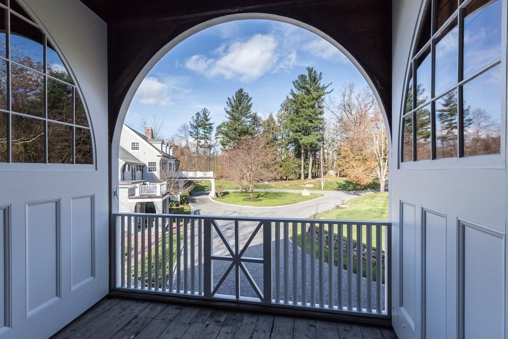 458 Glen Road Weston, MA 02493 - Photo 4 of 36