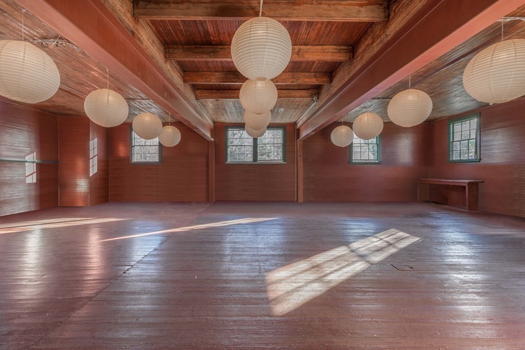 458 Glen Road Weston, MA 02493 - Photo 5 of 36