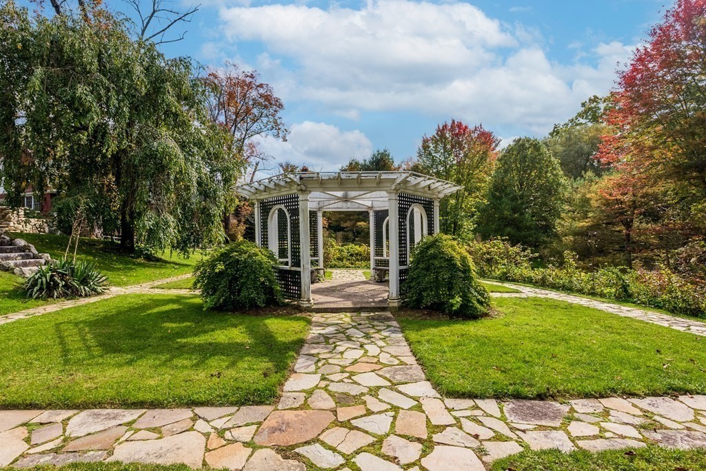 458 Glen Road Weston, MA 02493 - Photo 9 of 36