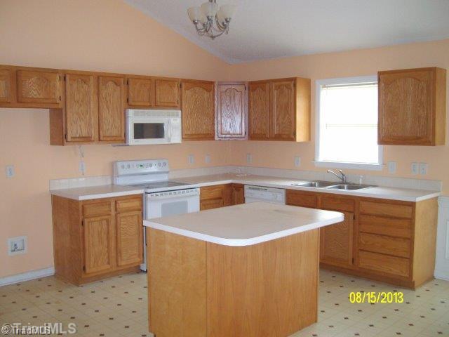 5259 Springhouse Farm Road Winston-Salem, NC 27107 - Photo 3 of 9 Kitchen.