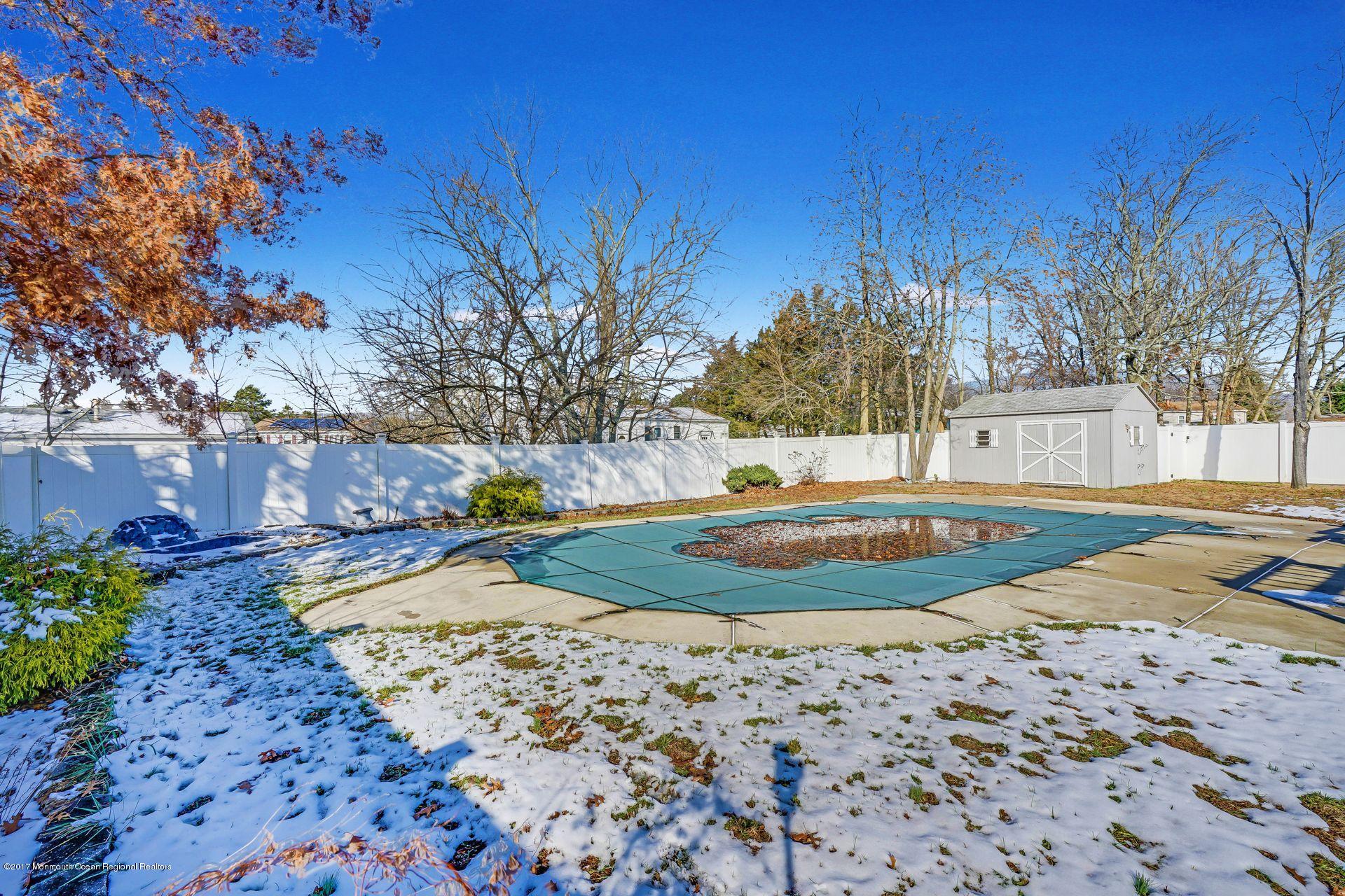 36 Mallard Road Bayville, NJ 08721 - Photo 25 of 28 a view of a backyard with large trees
