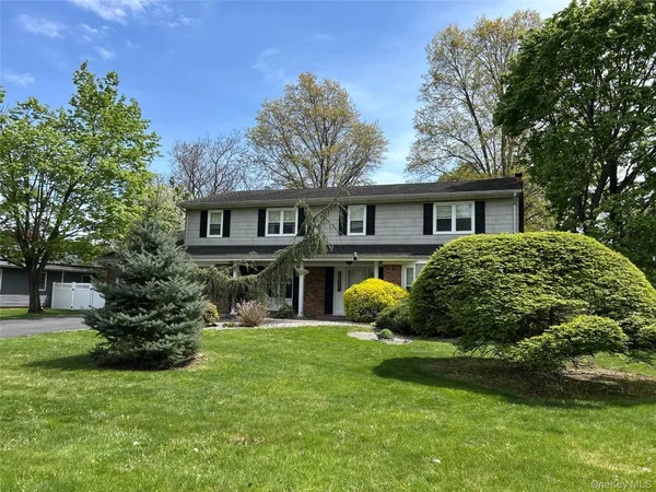 $975,000 | 6 Harton Court, East Northport, NY 11731
