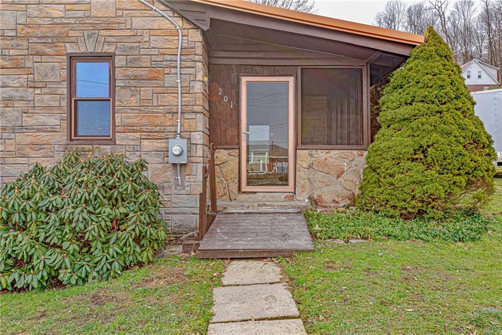201 Grazier Street Johnstown, PA 15905 - Photo 4 of 25 a front view of a house with a garden