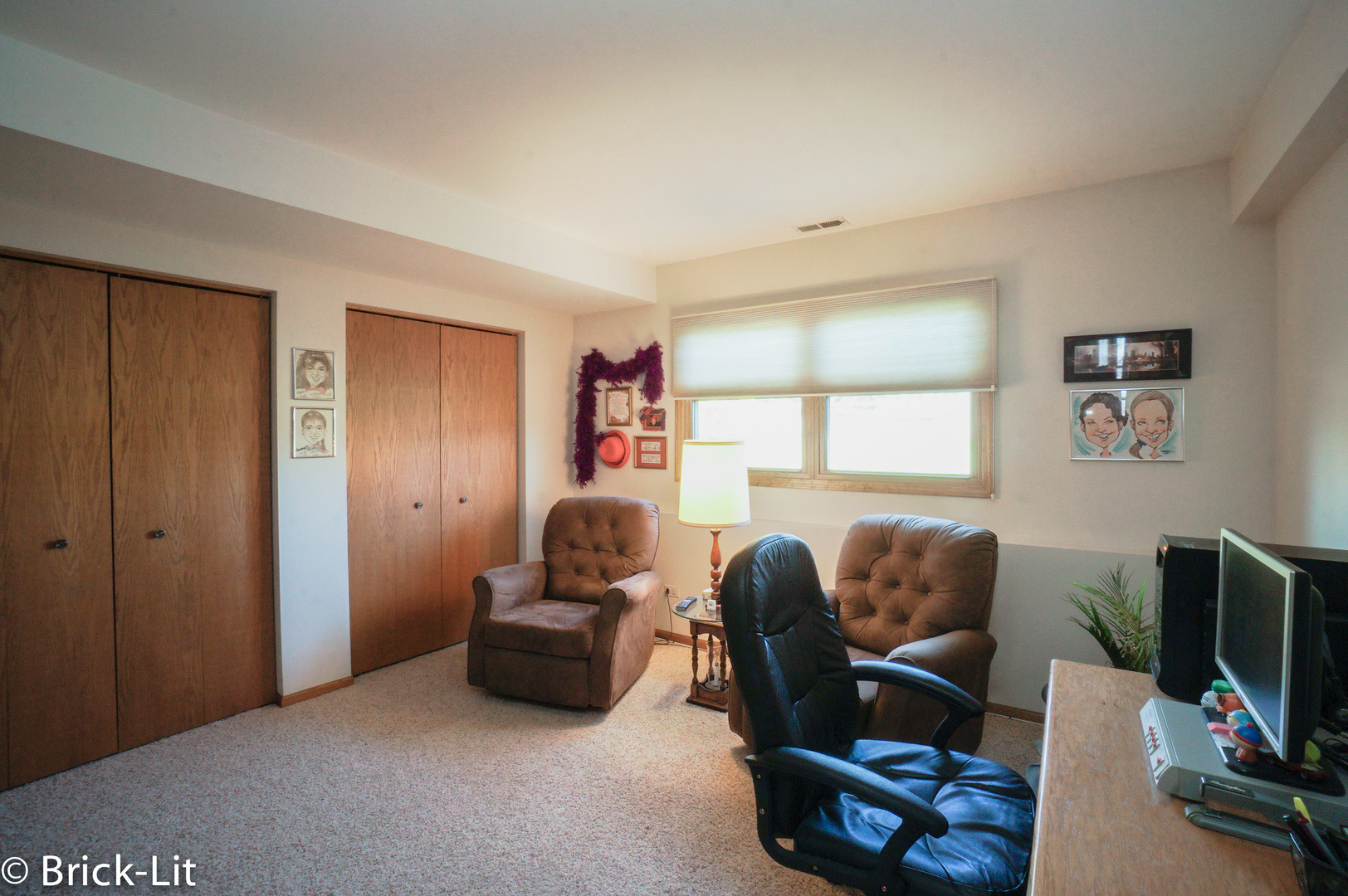 19227 Weber Road Mokena, IL 60448 - Photo 12 of 19 a livingroom with workspace and a window