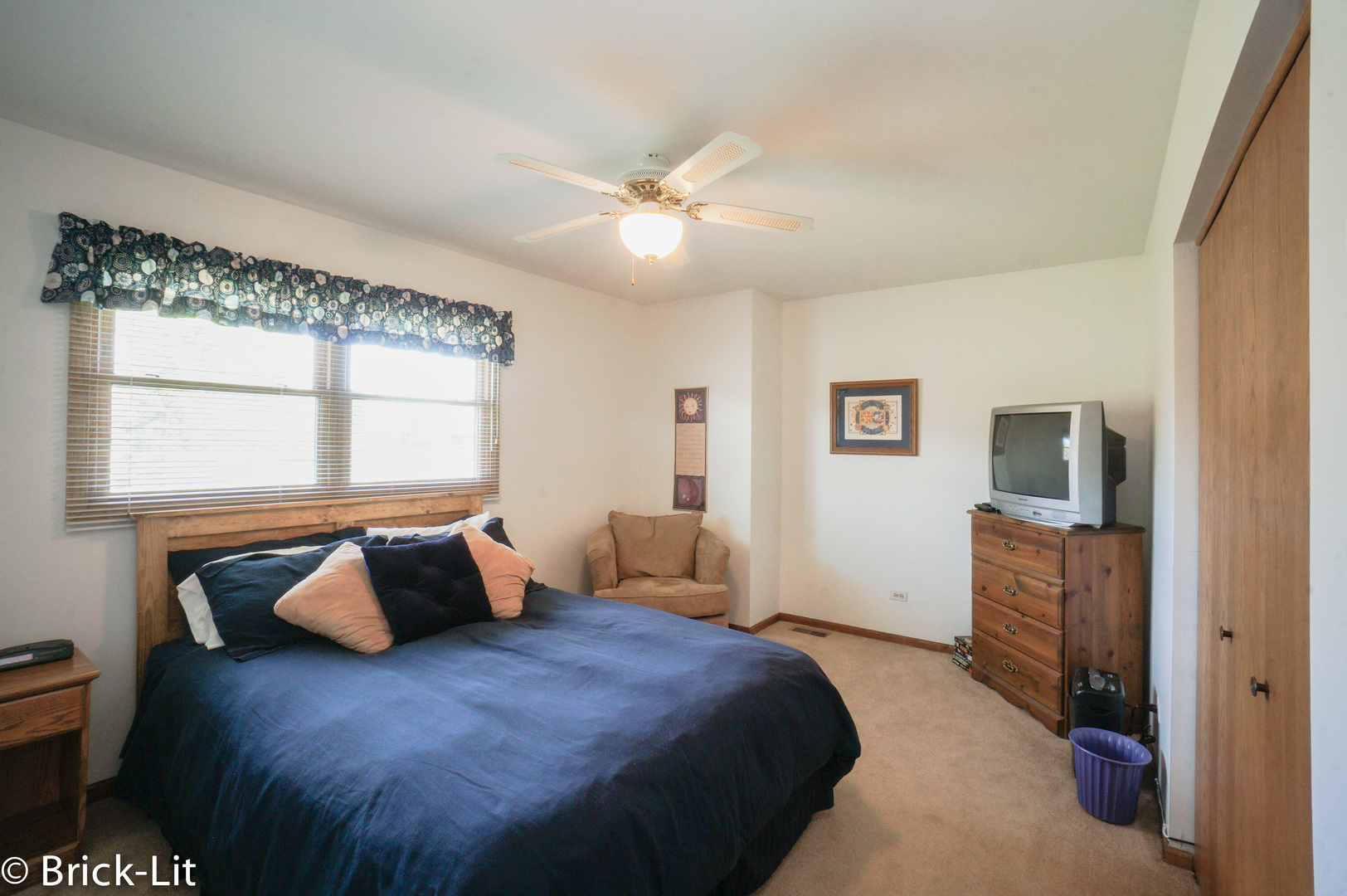 19227 Weber Road Mokena, IL 60448 - Photo 18 of 19 a bedroom with a bed and a window