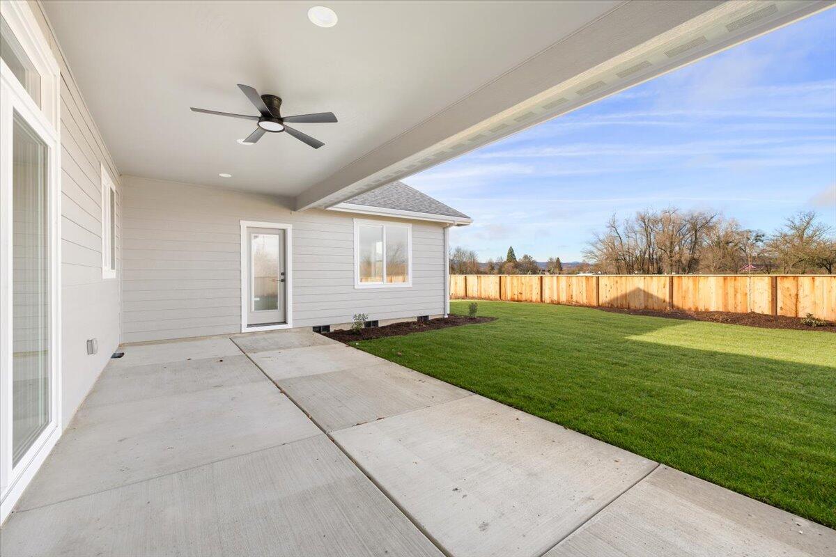 1757 River Run Street Central Point, OR 97502 - Photo 39 of 52 39-CI_0478