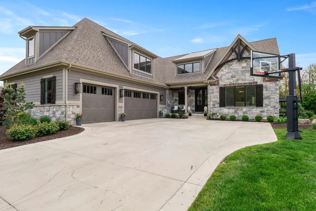 $1,775,000 | 3703 Brigata Drive, Valparaiso, IN 46385