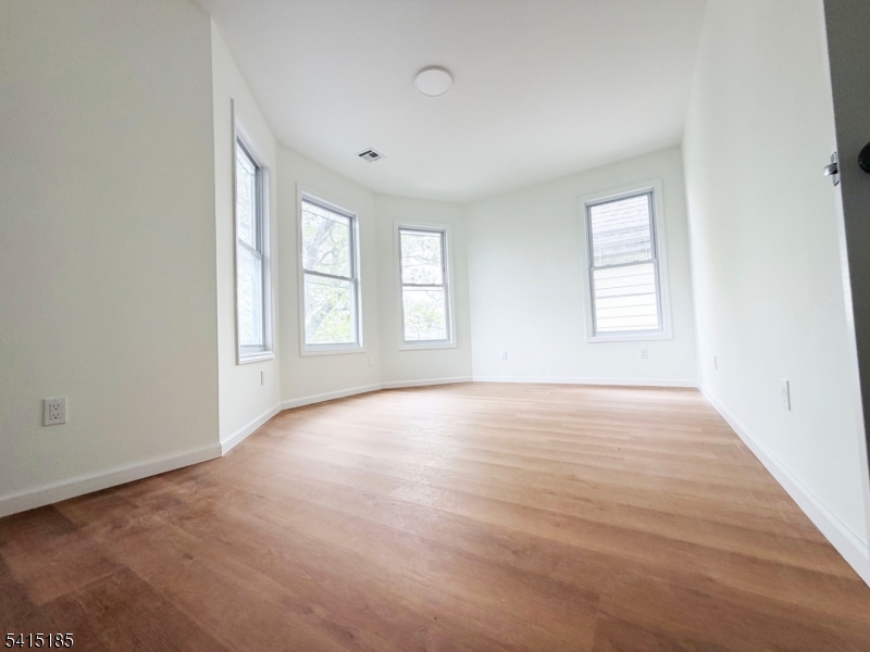348 Woodside Avenue Newark, NJ 07104 - Photo 3 of 18