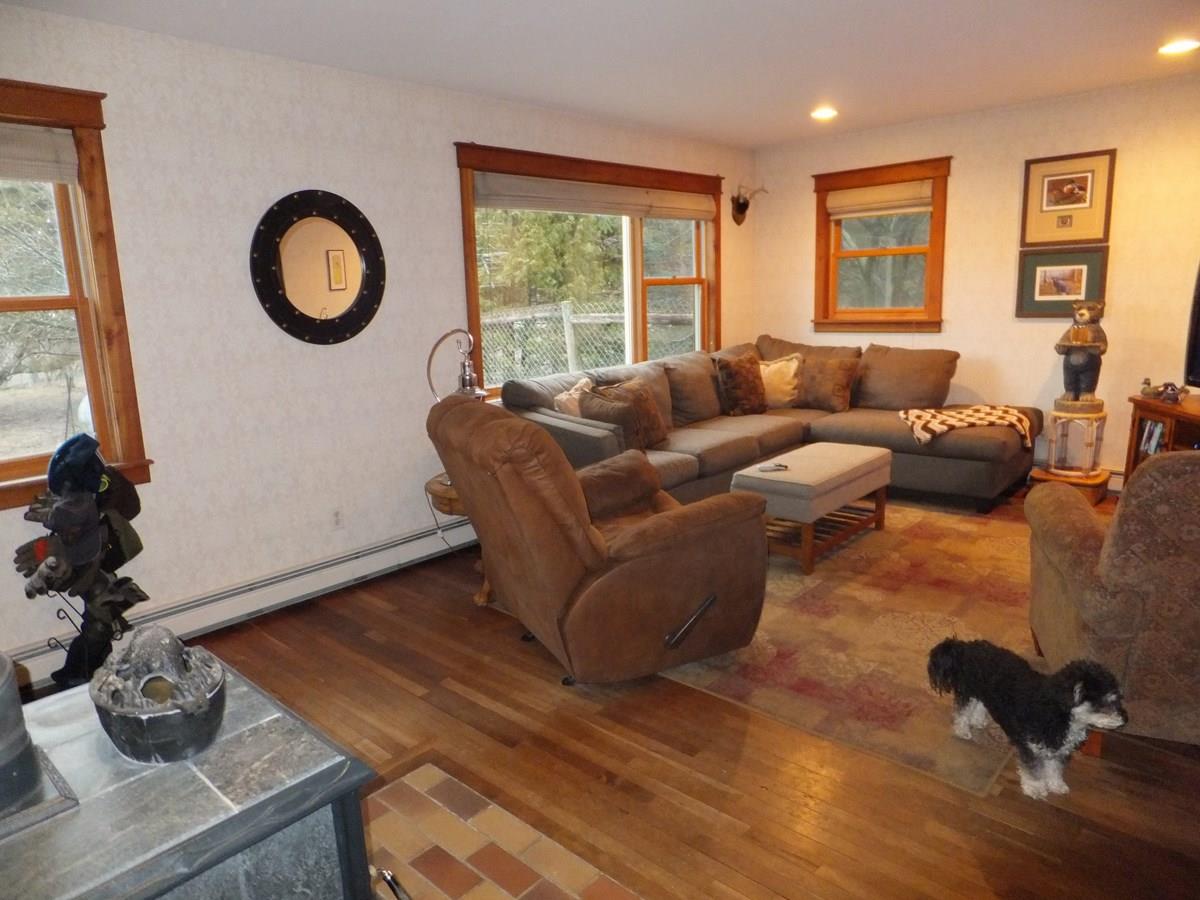 586 East Kasson Road Maple City, MI 49664 - Photo 5 of 47 1829423-4.JPG