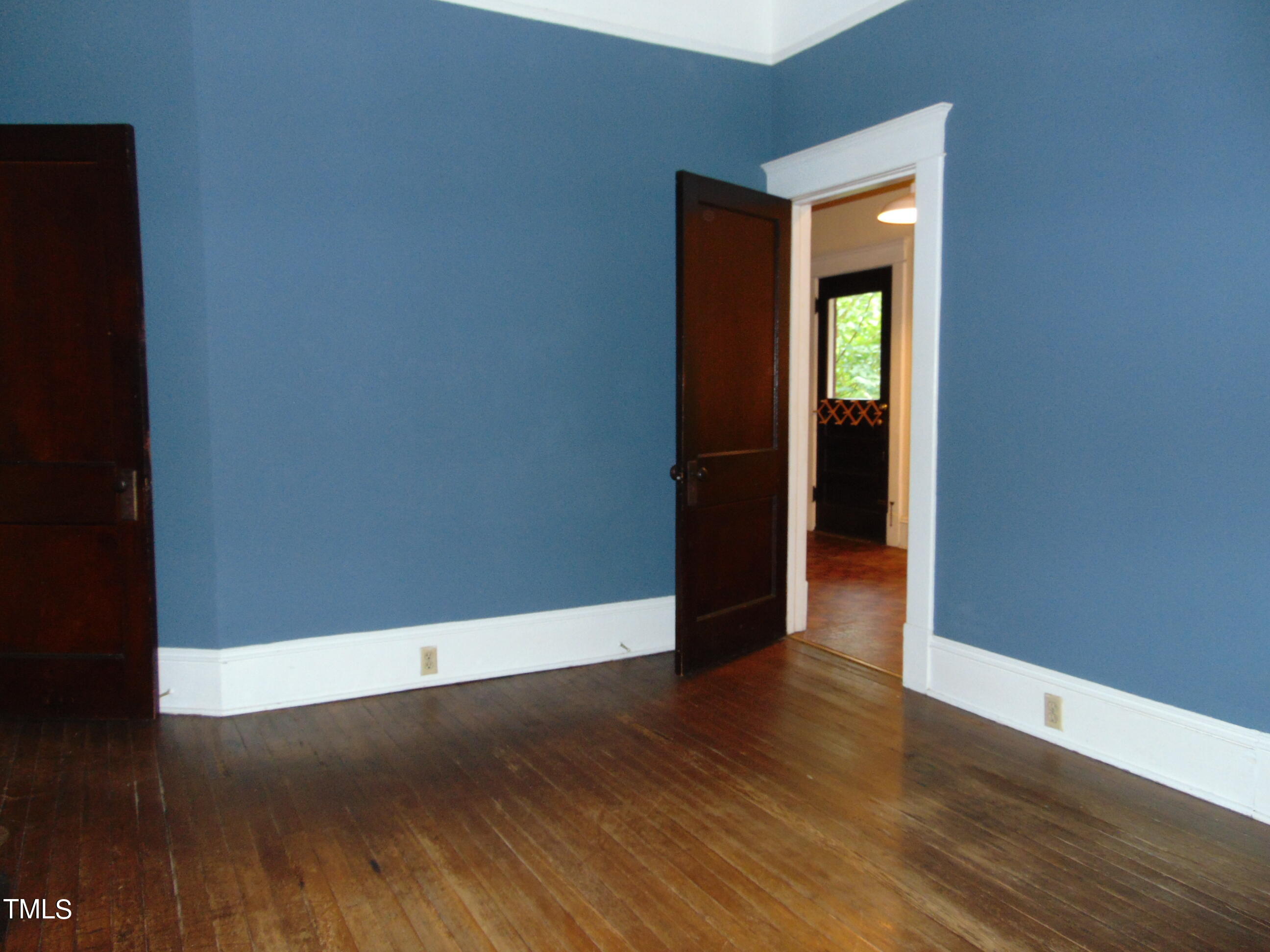 215 Woodburn Road Raleigh, NC 27605 - Photo 17 of 58 DSC02911