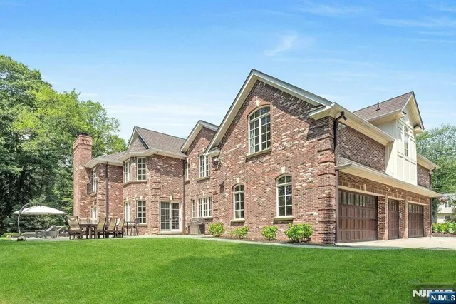 $3,295,000 | 356 Indian Trail Drive, Franklin Lakes, NJ 07417
