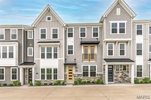 $578,900 | 8919 East Gtwy Heights, St. Louis, MO 63144