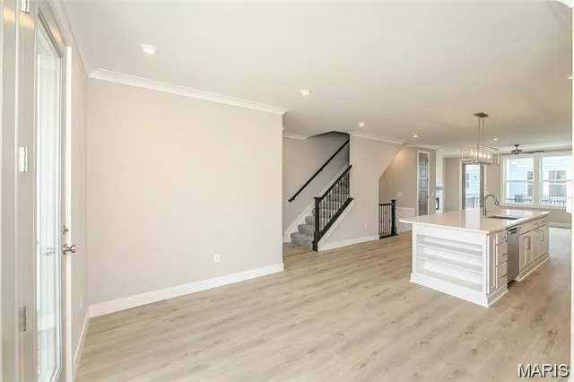 $578,900 | 8919 East Gtwy Heights, Unit 94804, Richmond Heights, MO 63144