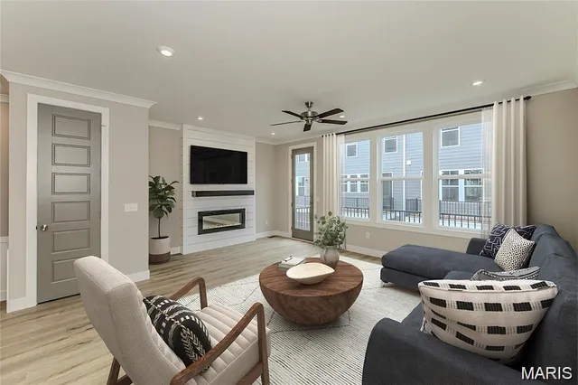 $578,900 | 8919 East Gtwy Heights, Unit 94804, Richmond Heights, MO 63144