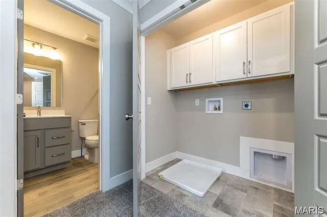 $578,900 | 8919 East Gtwy Heights, Unit 94804, Richmond Heights, MO 63144