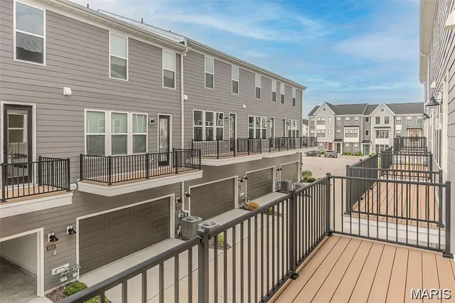 $578,900 | 8919 East Gtwy Heights, Unit 94804, Richmond Heights, MO 63144