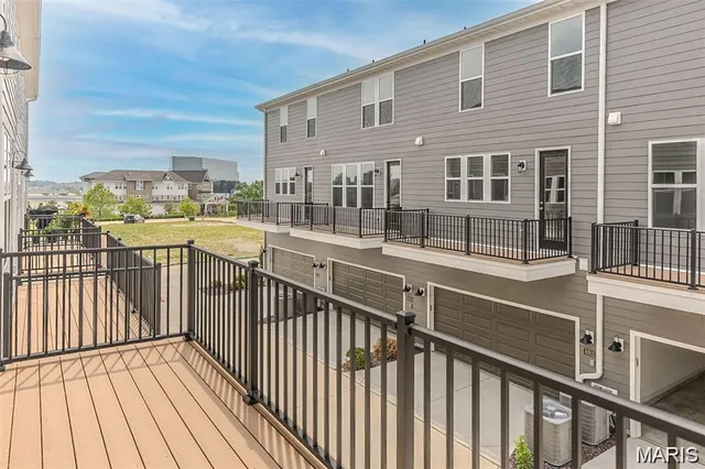 $578,900 | 8919 East Gtwy Heights, Unit 94804, Richmond Heights, MO 63144