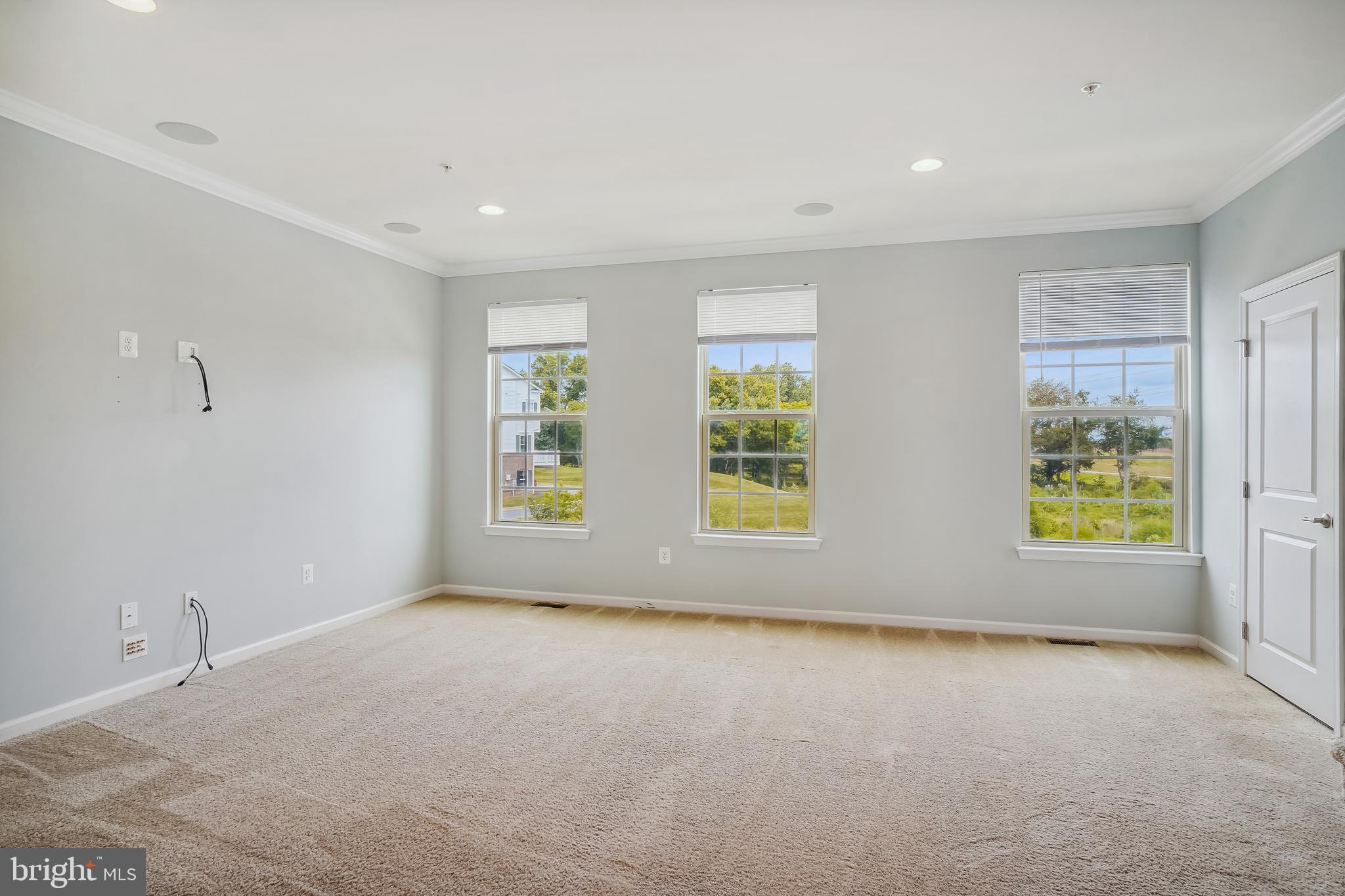 5934 Jefferson Commons Way Frederick, MD 21703 - Photo 7 of 27 a view of an empty room with a window