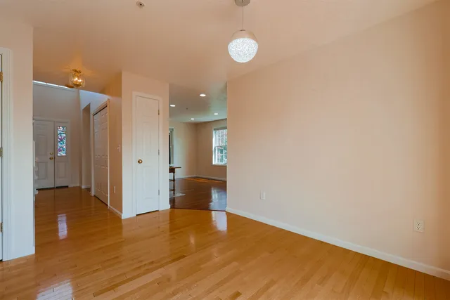 $674,900 | 10 Hummingbird Lane, Unit 84003, Derry, NH 03038