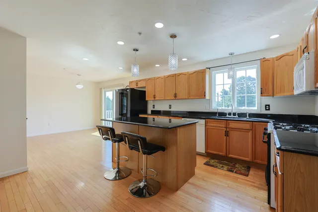 $674,900 | 10 Hummingbird Lane, Unit 84003, Derry, NH 03038