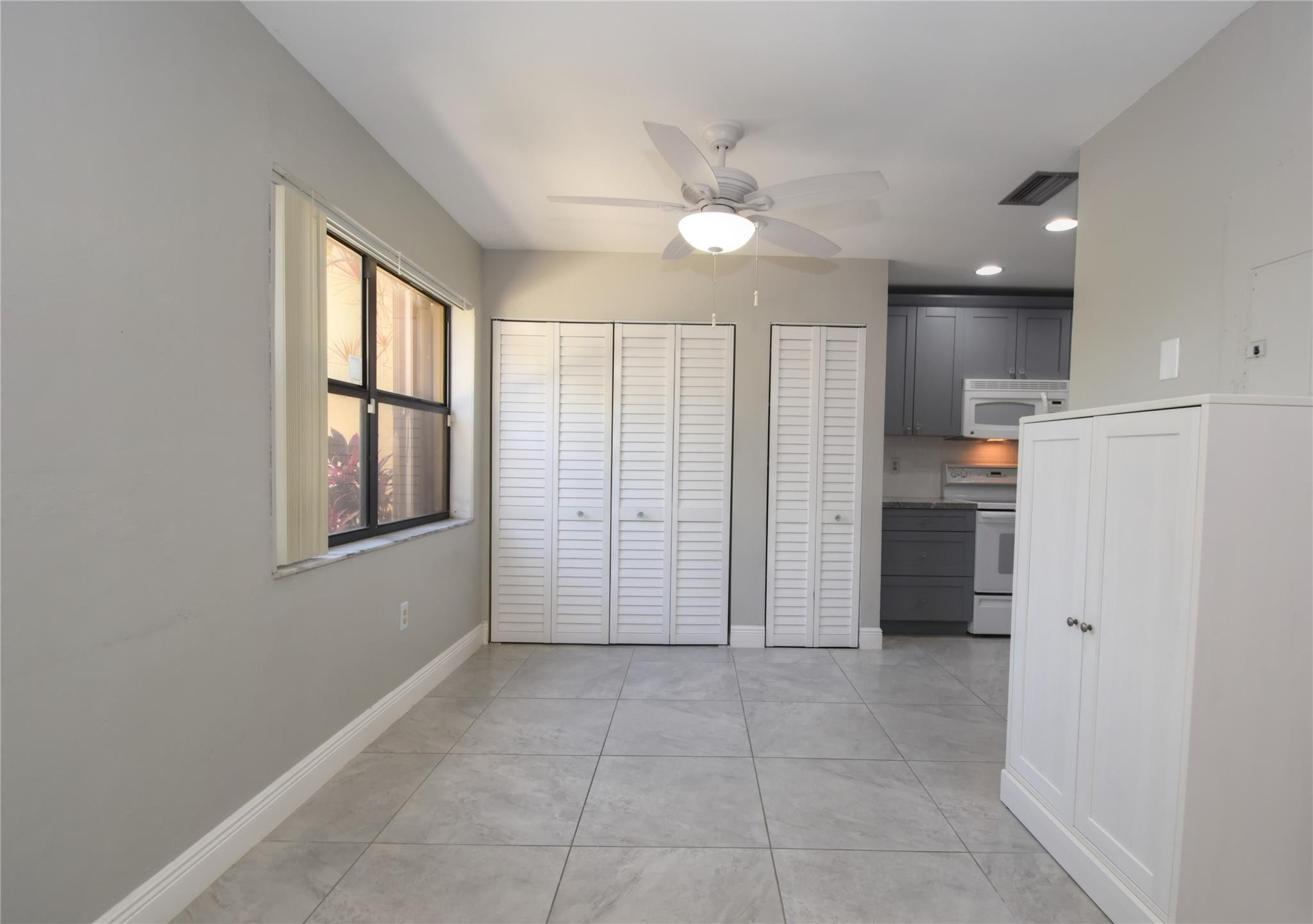 5467 Gate Lake Road, Unit 5467 Tamarac, FL 33319 - Photo 10 of 57 Breakfast Area