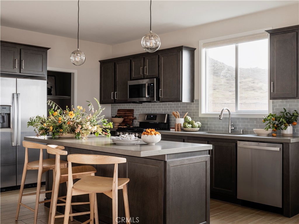 31672 Settlers Road Winchester, CA 92596 - Photo 3 of 14 Kitchen