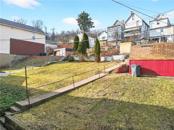 a view of residential houses with outdoor space