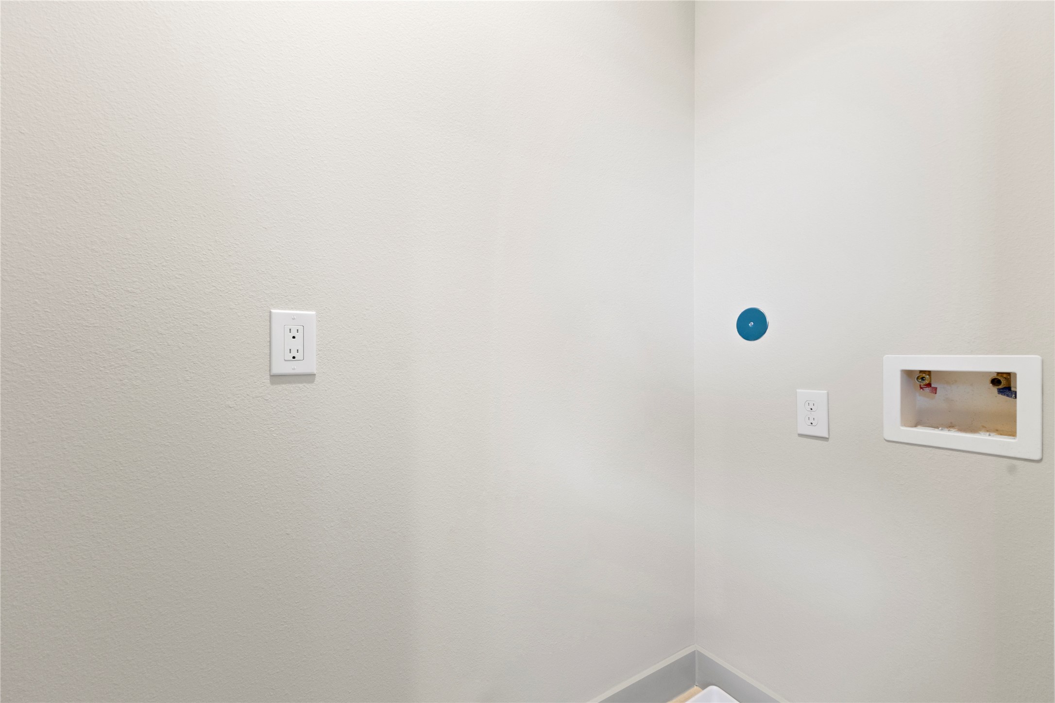 5726 Rucio Lane Houston, TX 77092 - Photo 24 of 30 a view of a small space